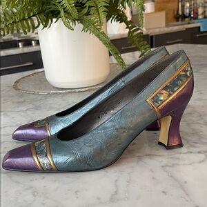 Margaret Jerrold Vintage Heels Size 8,5 in Purple, Blue, and Gold.Spotless